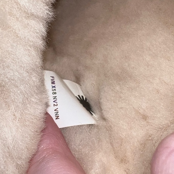 Ugg Scuffette II in Chestnut Size 7 New in box - Picture 13 of 16